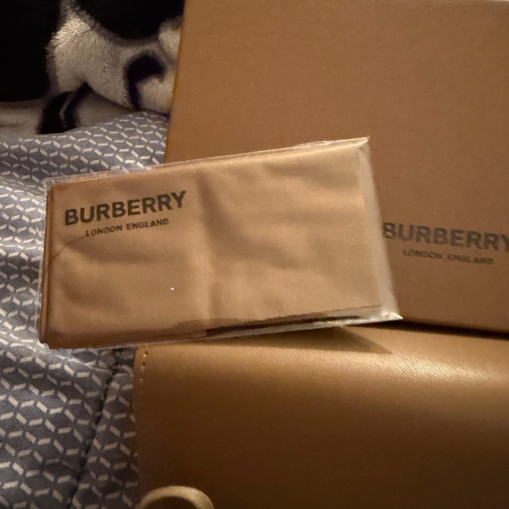 Burberry Sunglasses - Brand New in Box. - Picture 3 of 13